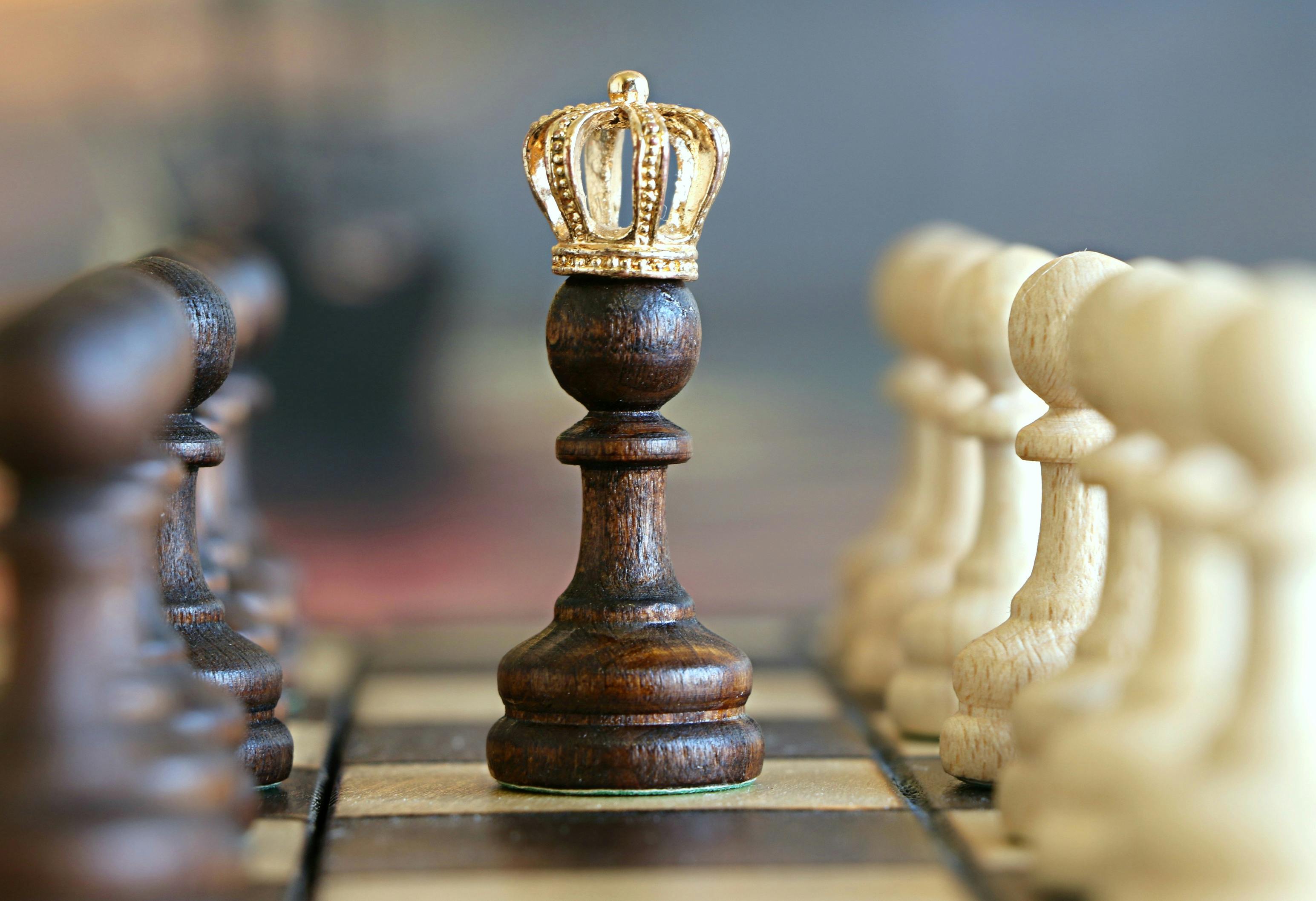 Lessons Icon, a pawn in the middle of opponent pieces on a chessboard